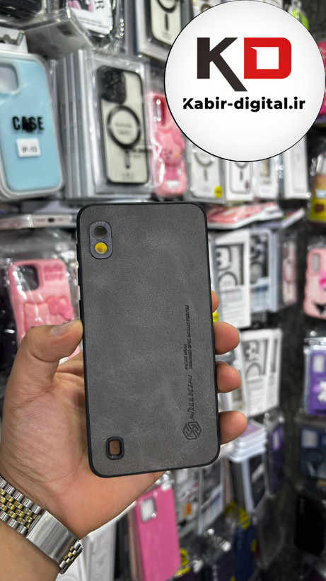 قاب گوشی Galaxy A10 سامسونگ نیلکین NILLKIN سوزنی چرمی محافظ لنز دار خاکستری