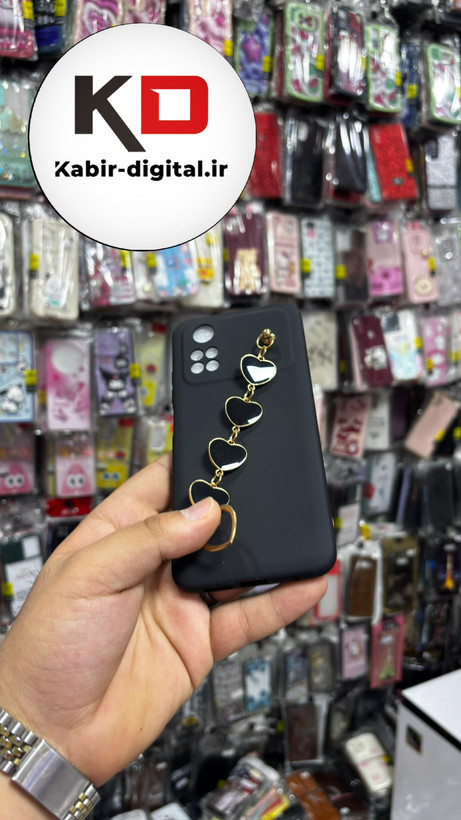 قاب گوشی POCO M4 Pro 5G شیائومی طرح سیلیکونی لاکچری دستبندی زنجیری قلبی آویزدار محافظ لنز دار مشکی