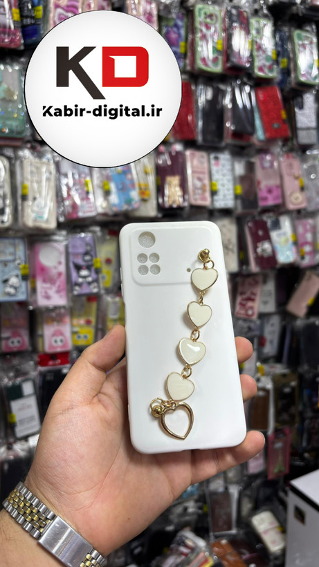 قاب گوشی POCO M4 Pro 5G شیائومی طرح سیلیکونی لاکچری دستبندی زنجیری قلبی آویزدار محافظ لنز دار سفید