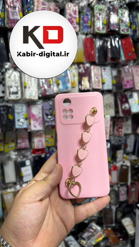 قاب گوشی POCO M4 Pro 4G شیائومی طرح سیلیکونی لاکچری دستبندی زنجیری قلبی آویزدار محافظ لنز دار صورتی