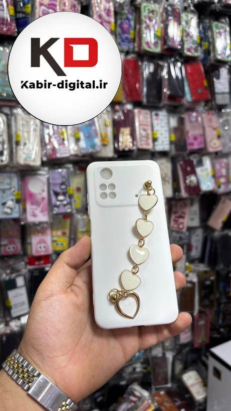 قاب گوشی POCO M4 Pro 4G شیائومی طرح سیلیکونی لاکچری دستبندی زنجیری قلبی آویزدار محافظ لنز دار سفید