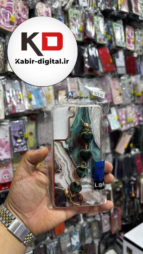 قاب گوشی Galaxy S21 FE سامسونگ طرح رزینی لاکچری دستبندی زنجیری قلبی آویزدار محافظ لنز دار سبز