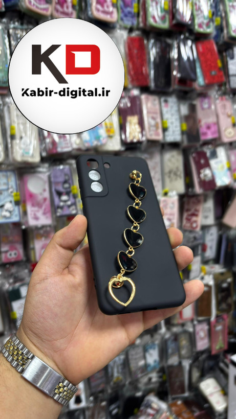 قاب گوشی Galaxy S21 FE سامسونگ طرح سیلیکونی لاکچری دستبندی زنجیری قلبی آویزدار محافظ لنز دار مشکی
