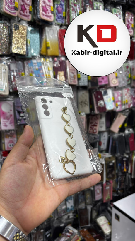 قاب گوشی Galaxy S21 FE سامسونگ طرح سیلیکونی لاکچری دستبندی زنجیری قلبی آویزدار محافظ لنز دار سفید