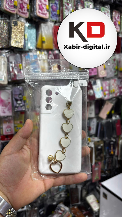 قاب گوشی Galaxy S21 FE سامسونگ طرح سیلیکونی لاکچری دستبندی زنجیری قلبی آویزدار محافظ لنز دار سفید