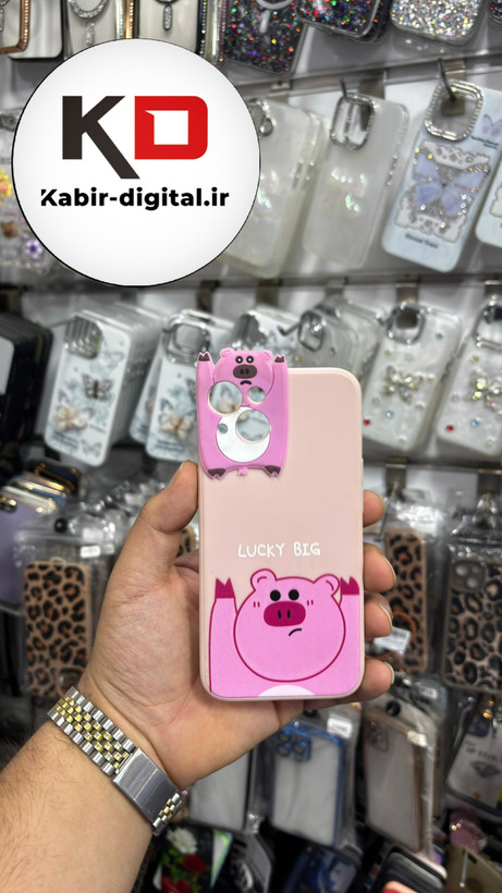 قاب گوشی iPhone 13/14/15 آیفون طرح سیلیکونی ژله ای سه بعدی برجسته عروسکی خوک محافظ لنز دار صورتی