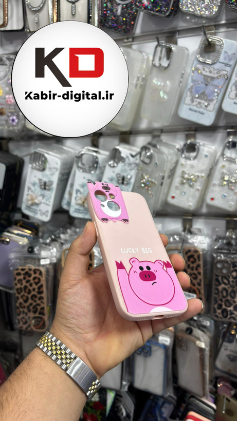 قاب گوشی iPhone 13/14/15 آیفون طرح سیلیکونی ژله ای سه بعدی برجسته عروسکی خوک محافظ لنز دار صورتی