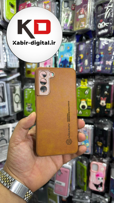 قاب گوشی Galaxy S21 FE سامسونگ نیلکین NILLKIN سوزنی چرمی محافظ لنز دار عسلی
