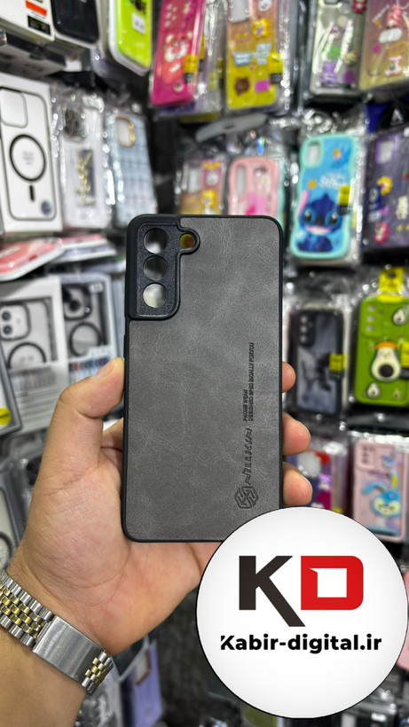 قاب گوشی Galaxy S21 FE سامسونگ نیلکین NILLKIN سوزنی چرمی محافظ لنز دار خاکستری