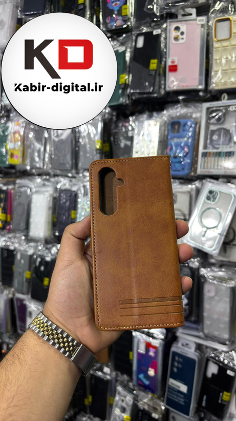 کیف گوشی Galaxy S24 FEسامسونگ چرم مگنتی جاکارتی بند آویز دار قهوه ایی