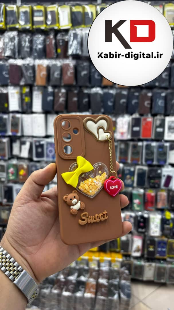 قاب گوشی Galaxy S23 FE سامسونگ طرح سیلیکونی ژله ای سه بعدی برجسته عروسکی محافظ لنز دار آویزدار قهوه ایی روشن
