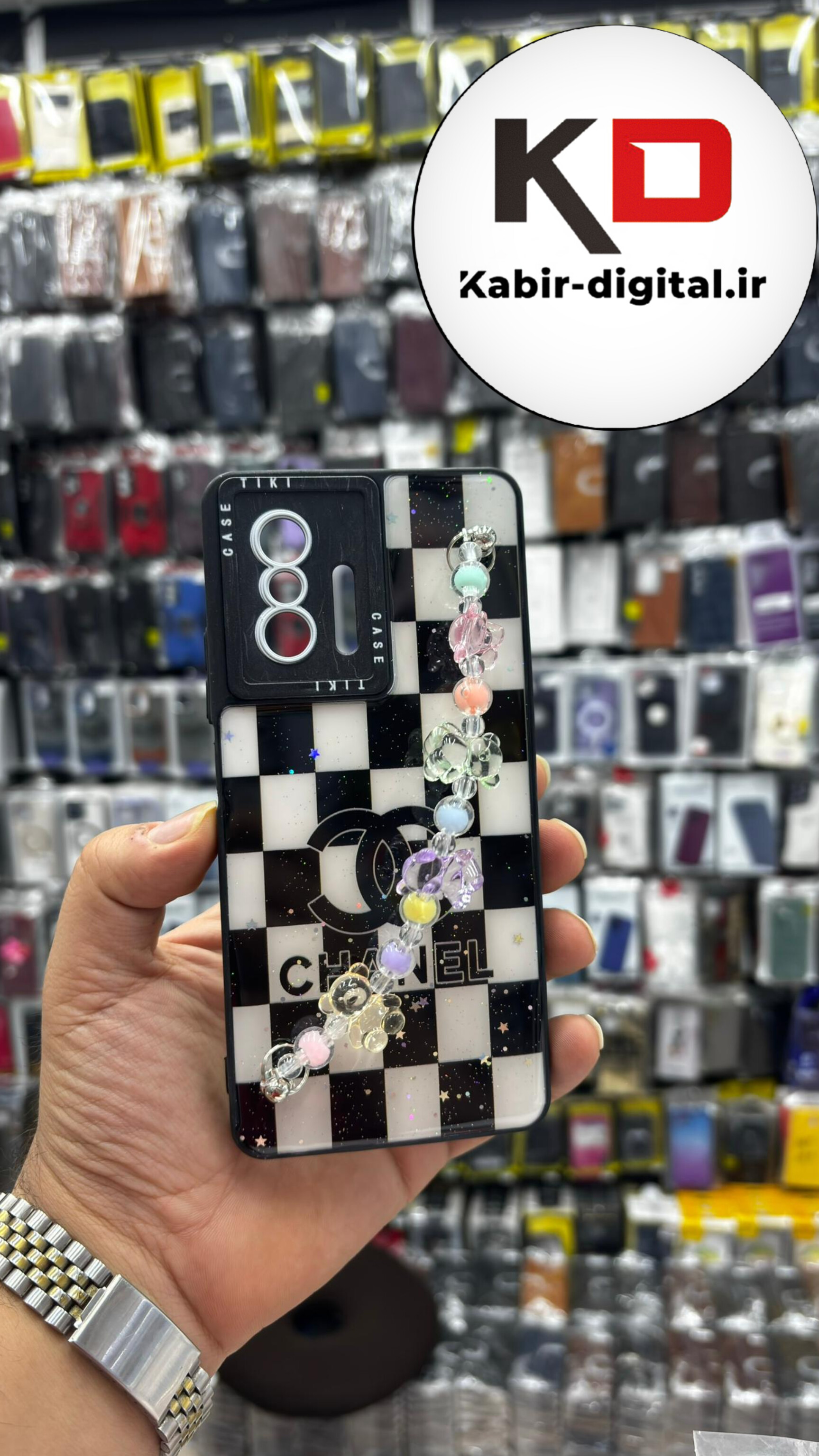 قاب گوشی Xiaomi Mi 11T - Mi 11T Pro شیائومی طرح شطرنجی چنل دستبندی آویزدار زنجیری خرسی برنزی مشکی