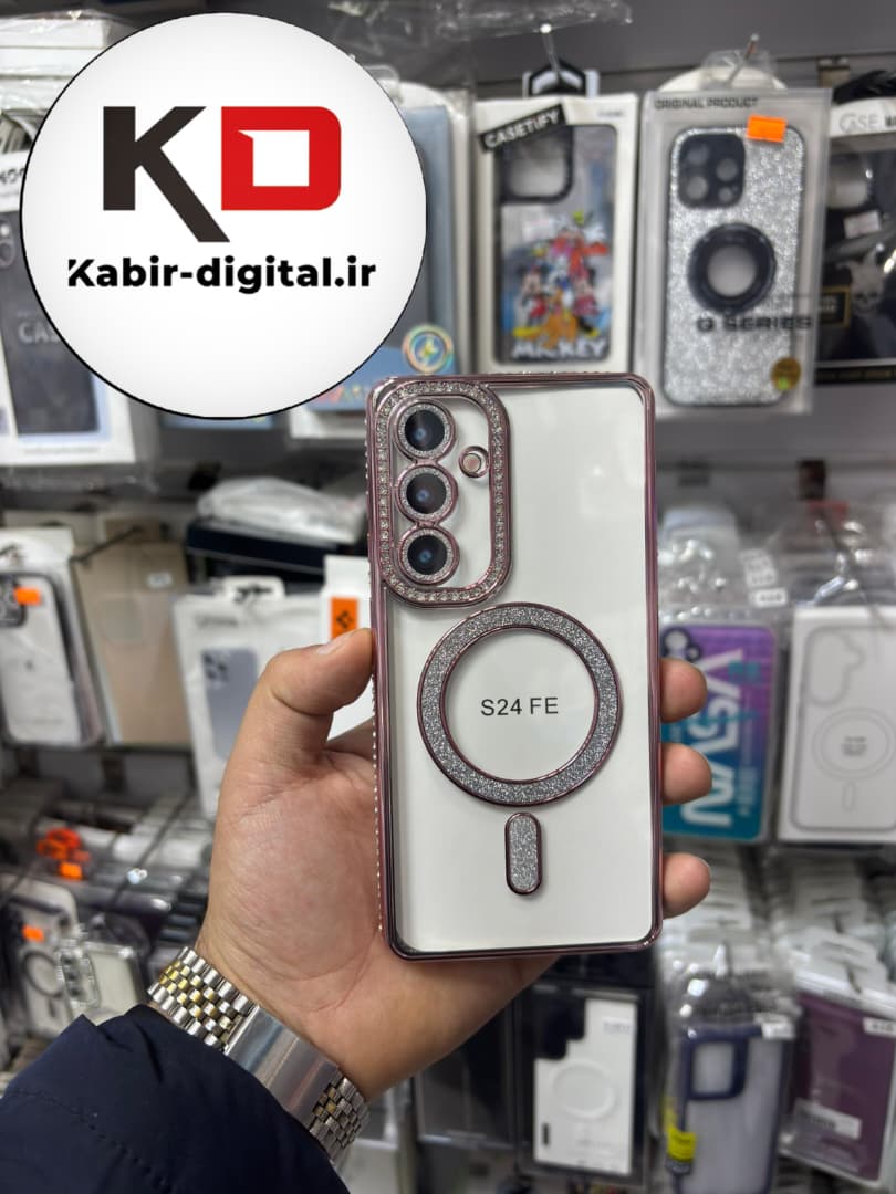 قاب گوشی Galaxy S24 FE سامسونگ الکتروپلیتینگ ژله ای شفاف اورجینال طرح مگ سیف نگین دار شاین محافظ لنز دار صورتی