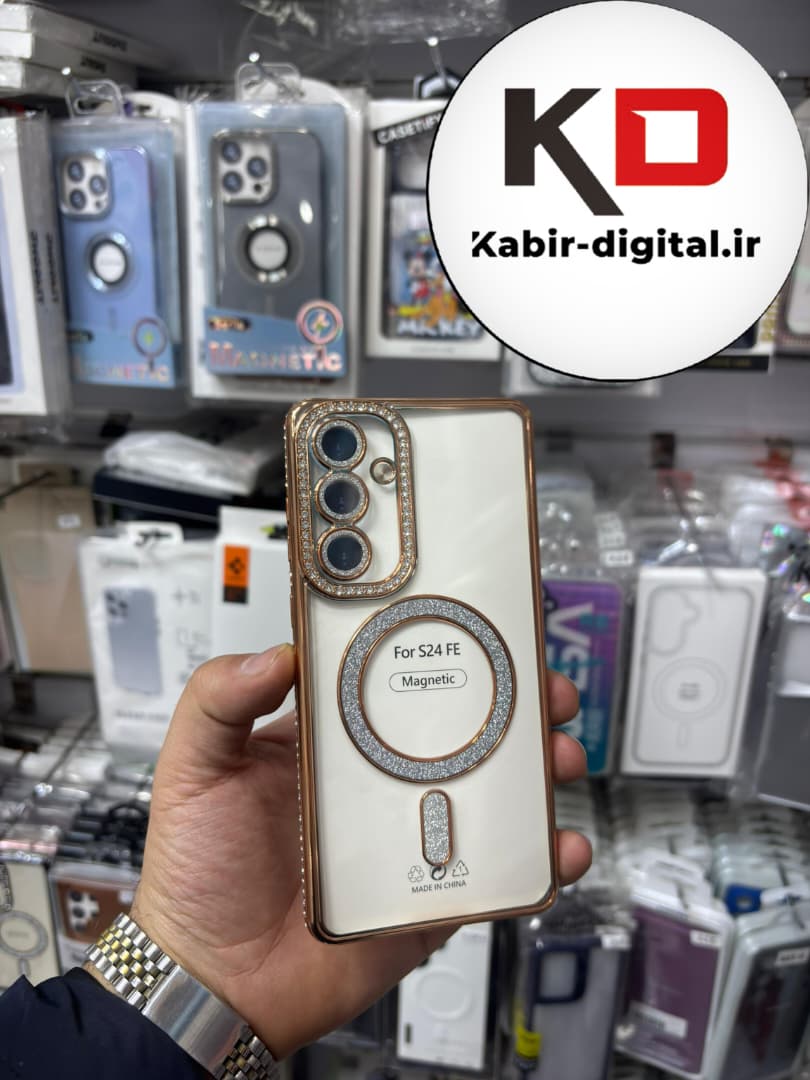 قاب گوشی Galaxy S24 FE سامسونگ الکتروپلیتینگ ژله ای شفاف اورجینال طرح مگ سیف نگین دار شاین محافظ لنز دار طلایی