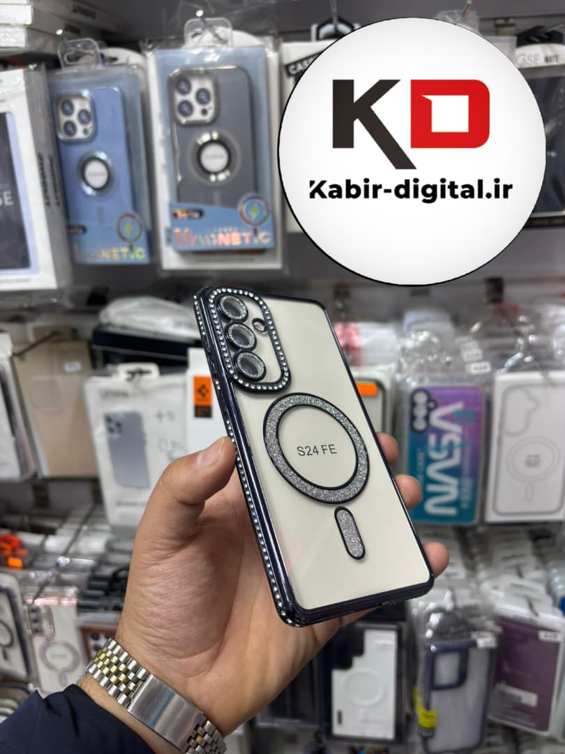 قاب گوشی Galaxy S24 FE سامسونگ الکتروپلیتینگ ژله ای شفاف اورجینال طرح مگ سیف نگین دار شاین محافظ لنز دار مشکی