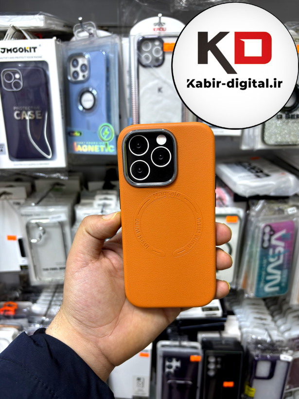 کاور گوشی آیفون iphone 14 Pro طرح چرم اورجینال مگ سیف لنز کرومی عسلی