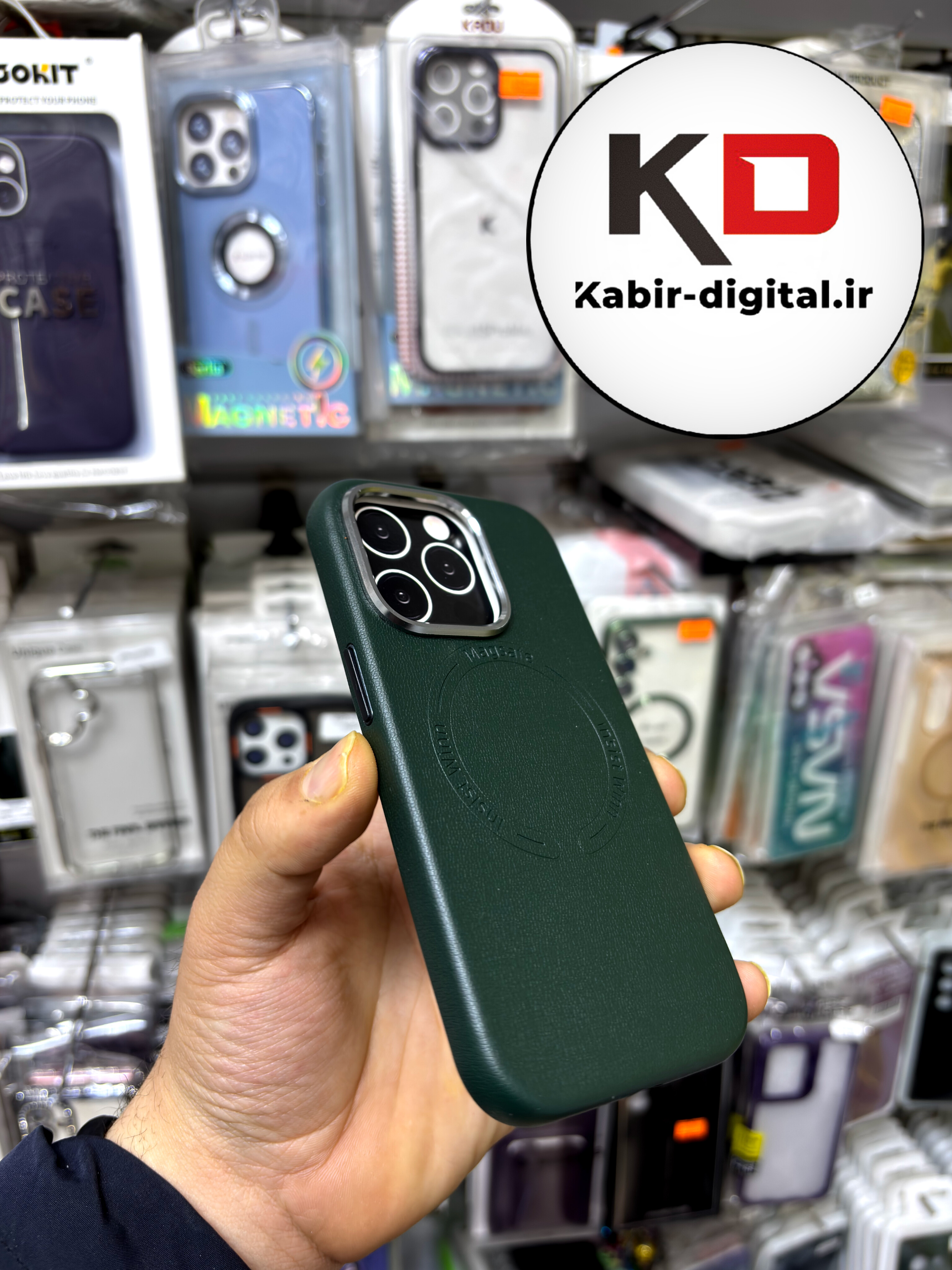 کاور گوشی آیفون iphone 14 Pro طرح چرم اورجینال مگ سیف لنز کرومی سبز