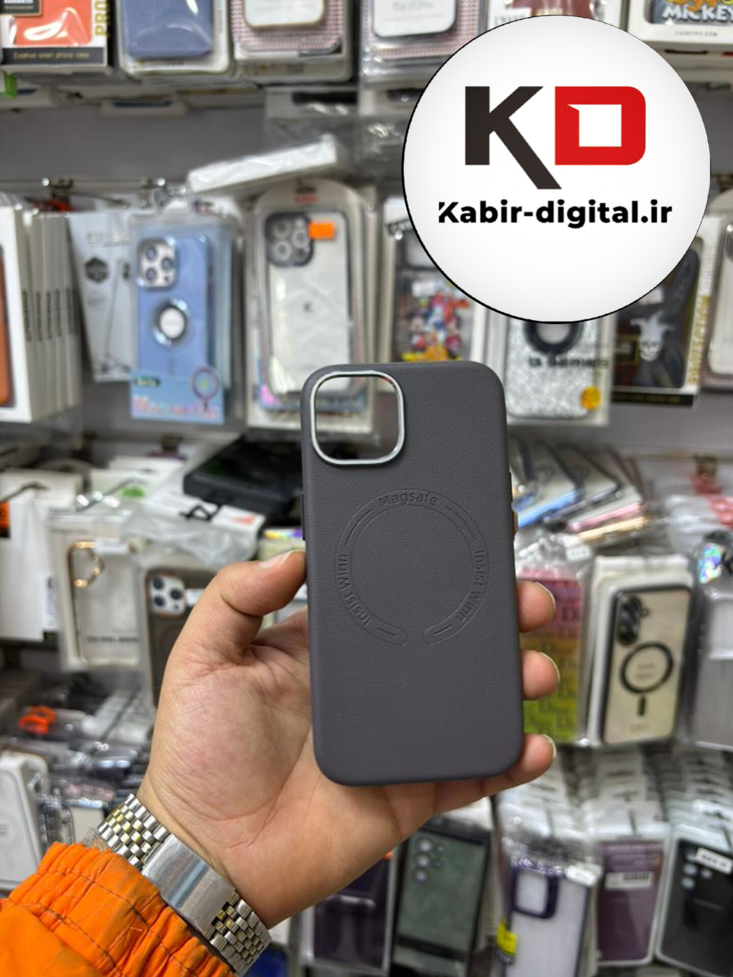کاور گوشی آیفون iphone 13/14 طرح چرم اورجینال مگ سیف لنز کرومی مشکی