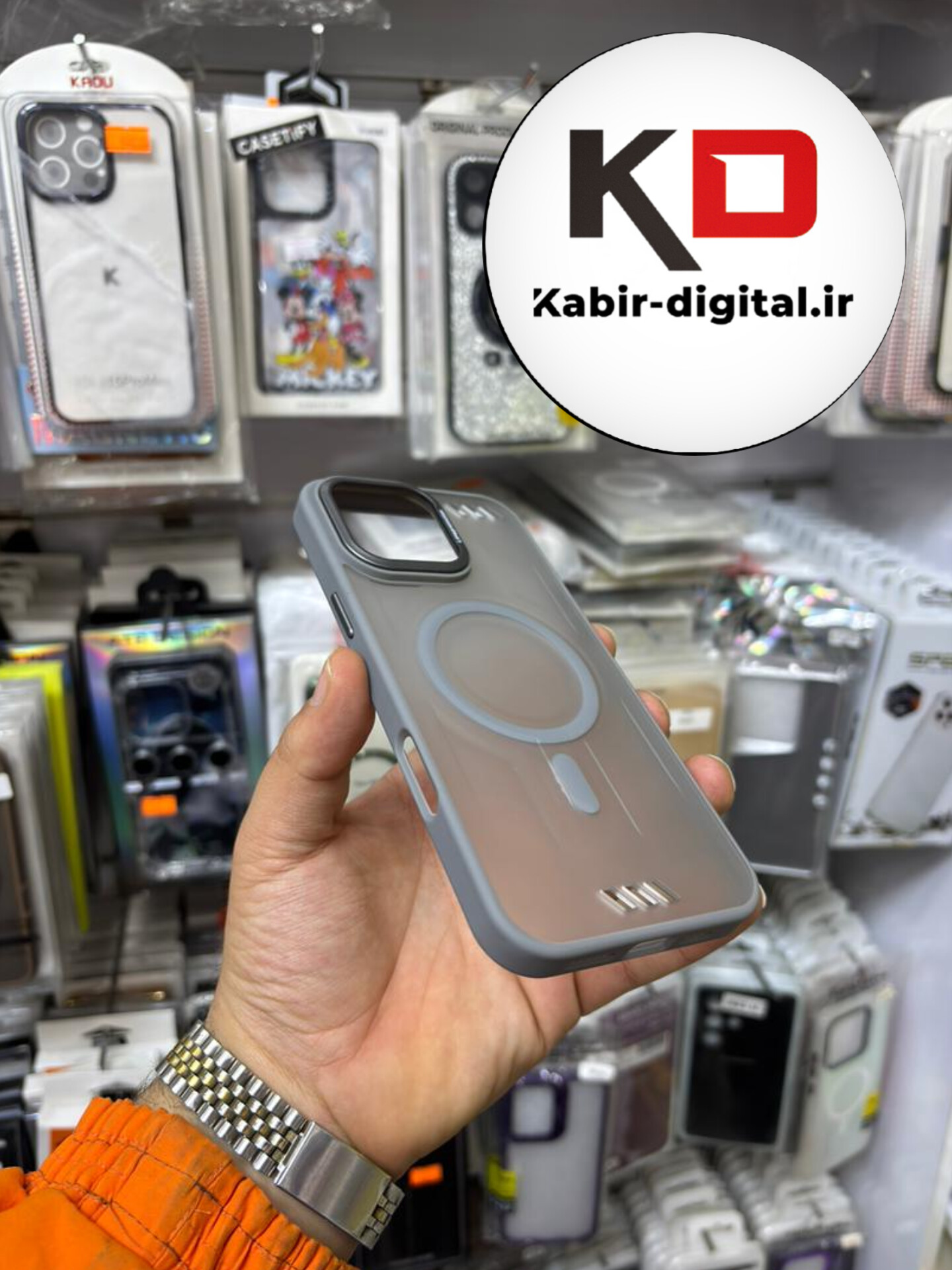 قاب گوشی iPhone 16 Pro Max آیفون پشت مات PC مگ سیف دار اصلی درجه یک یونیک کیس Unique Case اورجینال دور سیلیکونی طوسی