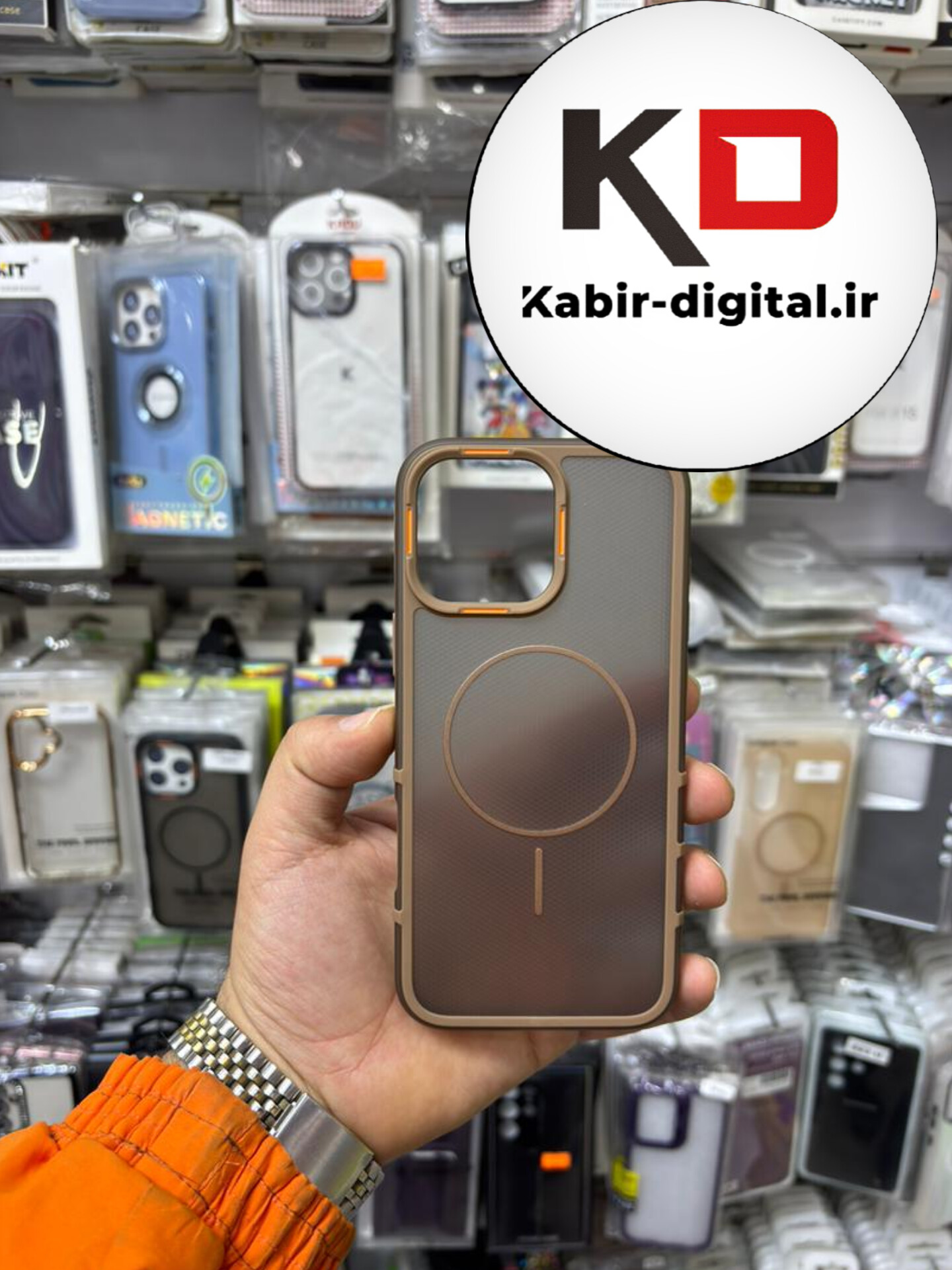 قاب گوشی iPhone 16 Pro Max آیفون پشت مات PC مگ سیف دار اصلی درجه یک یونیک کیس Unique Case اورجینال دور سیلیکونی قهوه ایی
