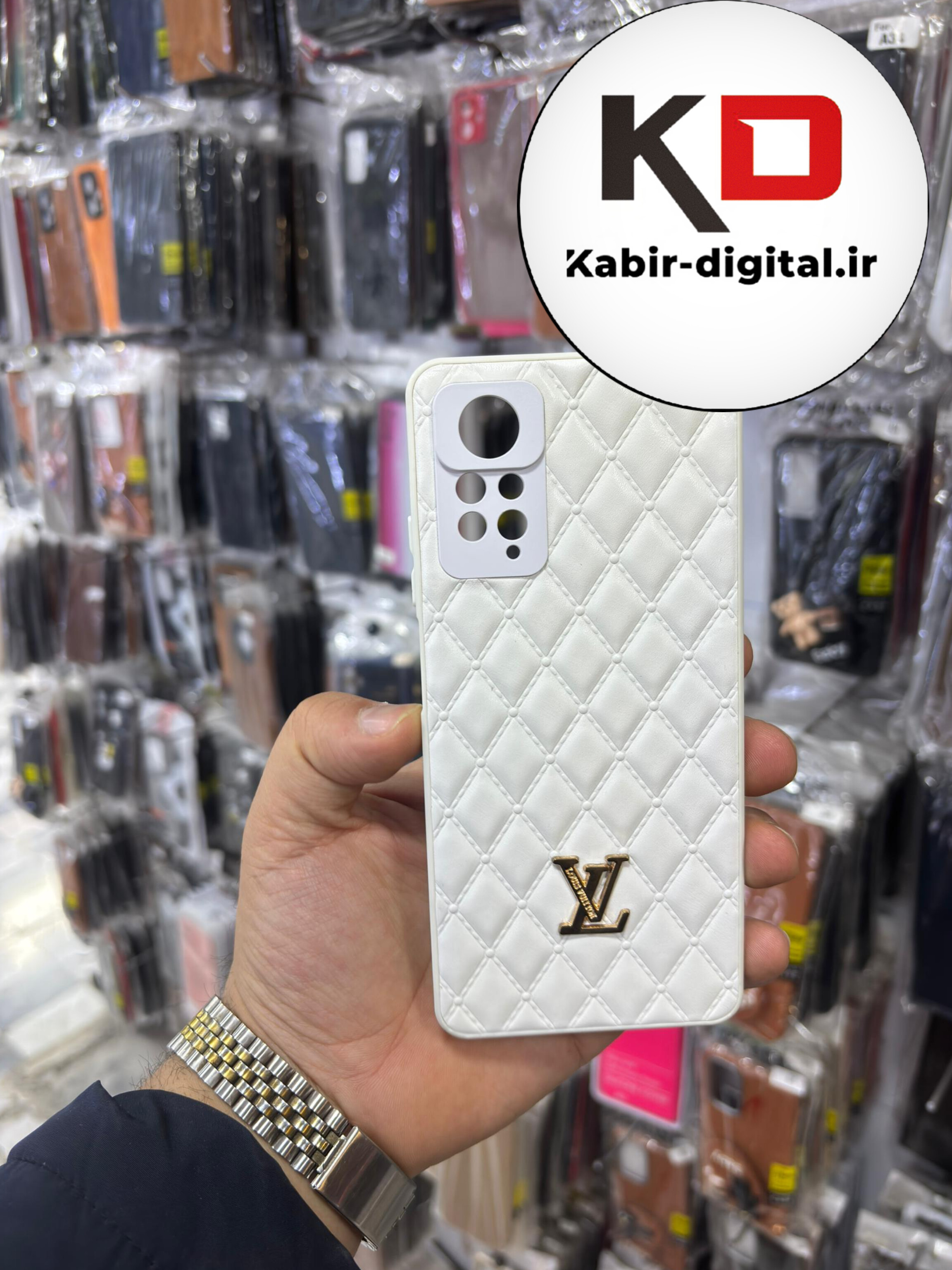 قاب گوشی Note 11 pro 4g / Note 12 pro 4g شیائومی طرح دار پافر چرمی محافظ لنز دار لویی ویتون LV سفید