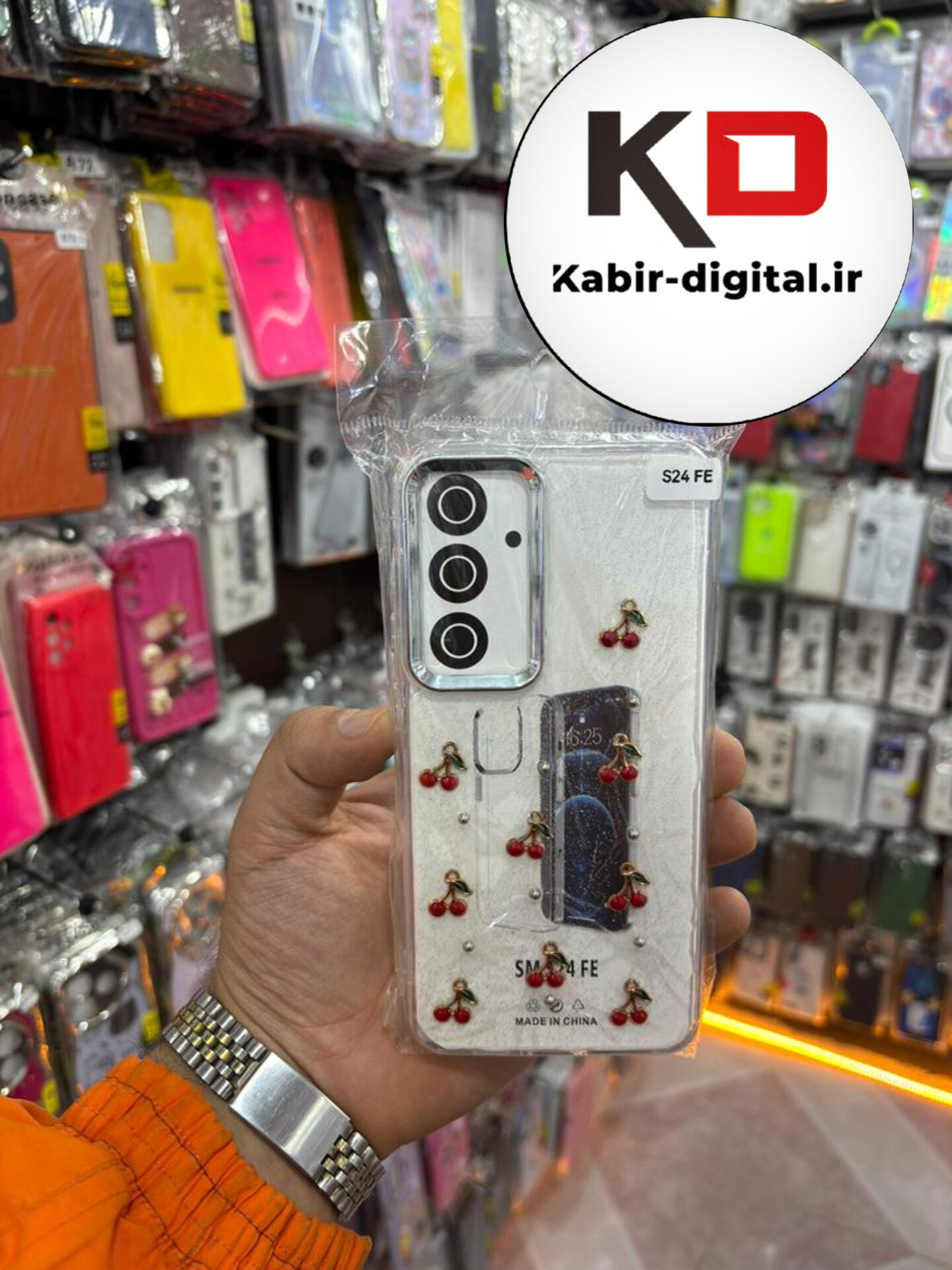 قاب گوشی Galaxy S24 FE سامسونگ لاکچری شفاف رزینی طرح شاین لنز کرومی طرح آلبالو
