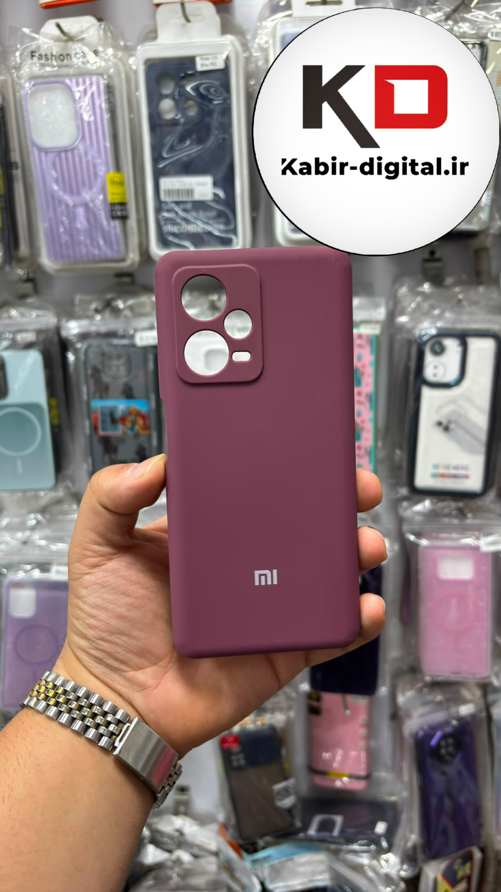 قاب گوشی Redmi Note 12 Pro Plus شیائومی سیلیکونی اورجینال درجه یک زیر بسته داخل پارچه محافظ لنزدار زرشکی