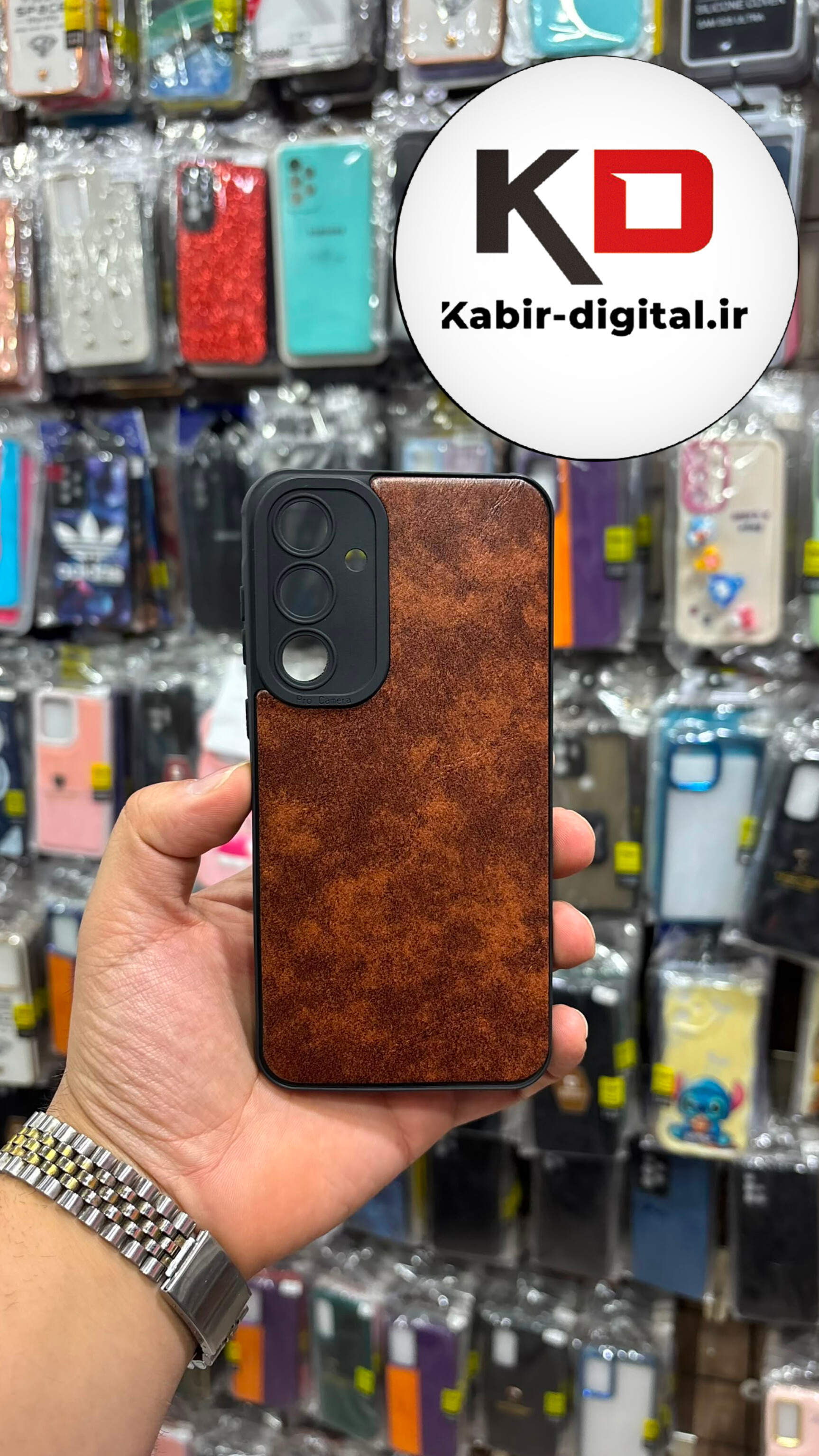 قاب گوشی Galaxy A55 سامسونگ طرح چرم کلاسیک ژله ایی قهوه ایی محافظ لنزدار