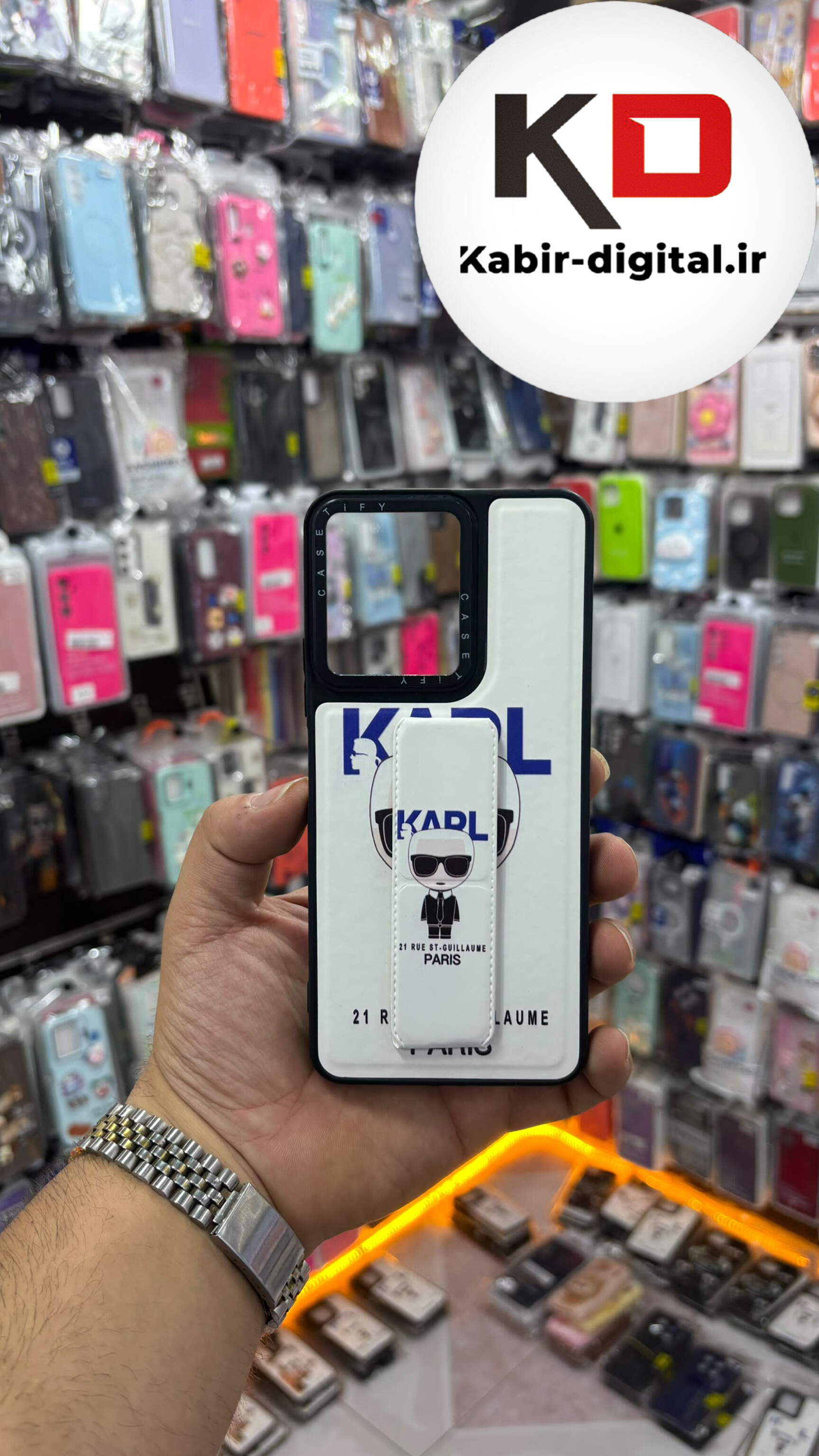قاب گوشی Redmi 13c / POCO C65 شیائومی Casetify استند شو اسپرت لنز برجسته طرح  کارل سفید