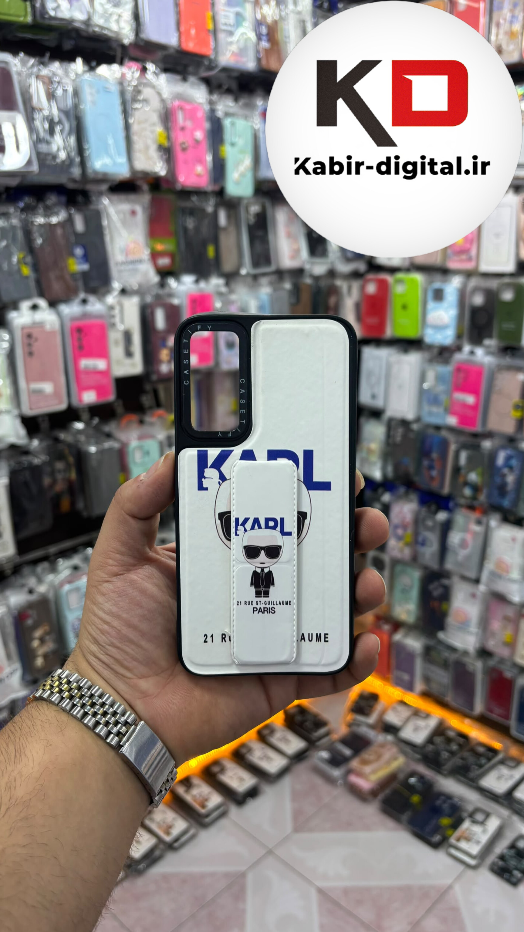 قاب گوشی Galaxy A34 سامسونگ Casetify استند شو اسپرت لنز برجسته طرح کارل سفید