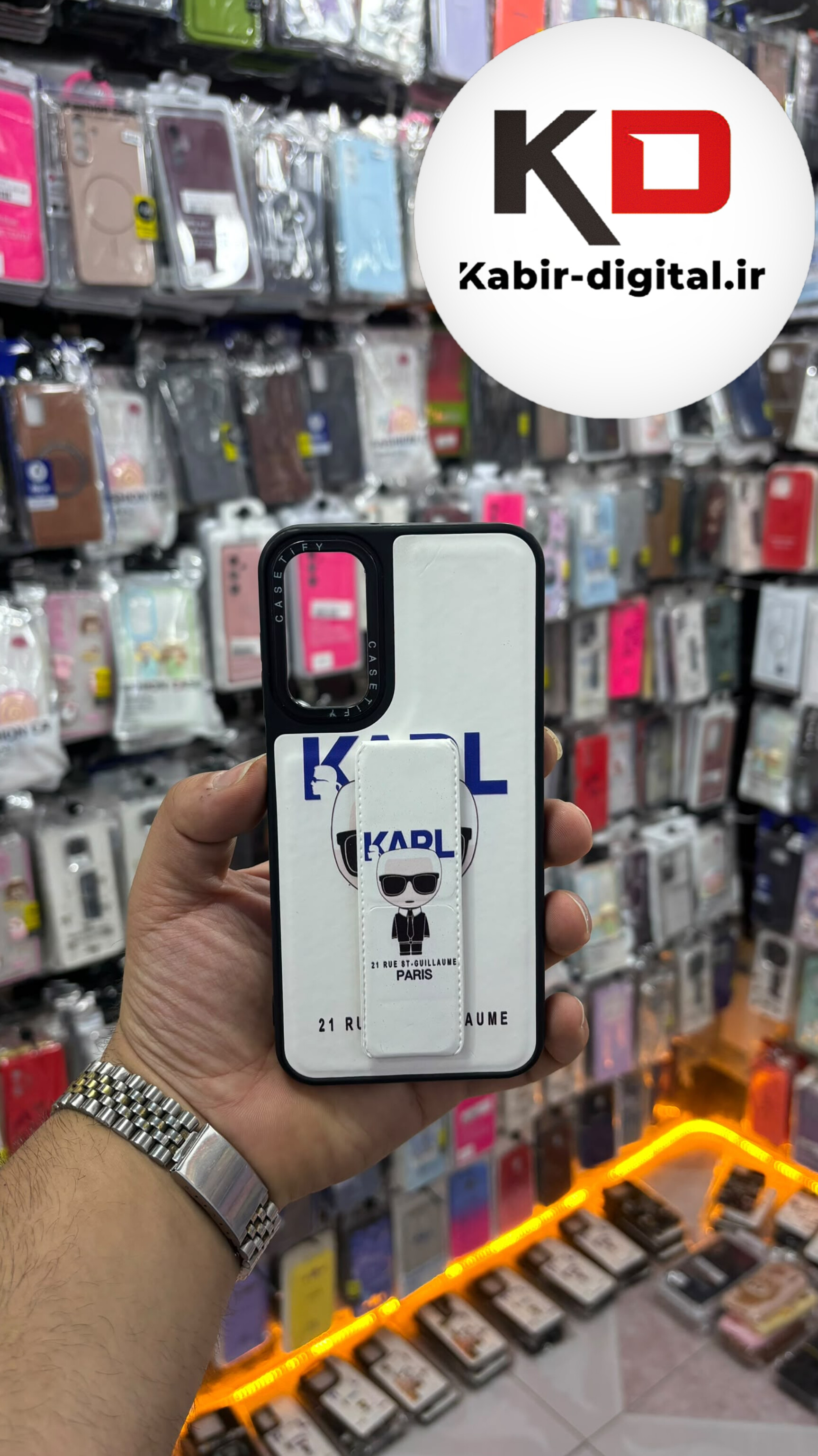 قاب گوشی Galaxy A24 / A25 / A15 سامسونگ Casetify استند شو اسپرت لنز برجسته طرح کارل سفید
