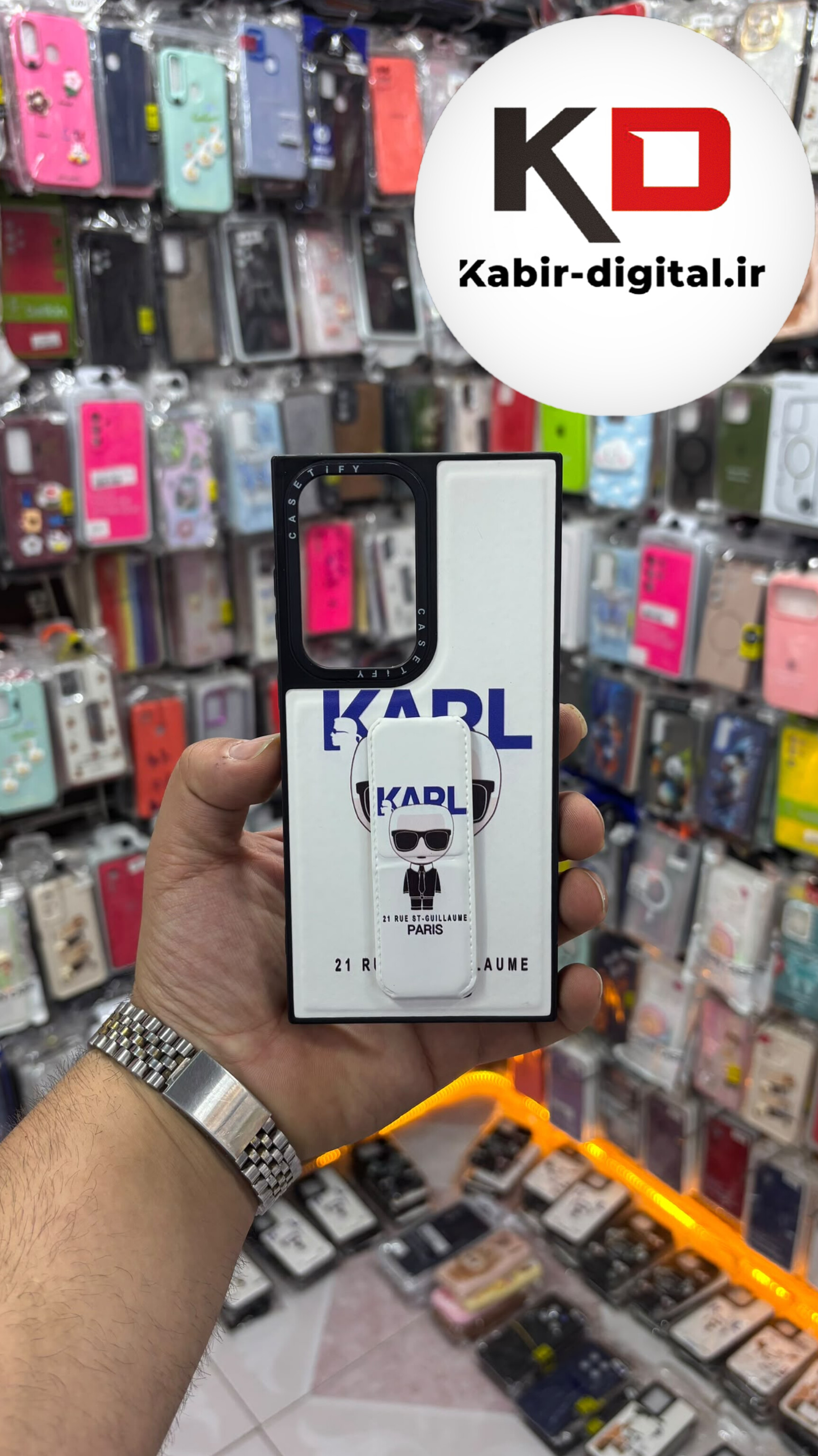 قاب گوشی Galaxy S23 Ultraسامسونگ Casetify استند شو اسپرت لنز برجسته طرح کارل سفید