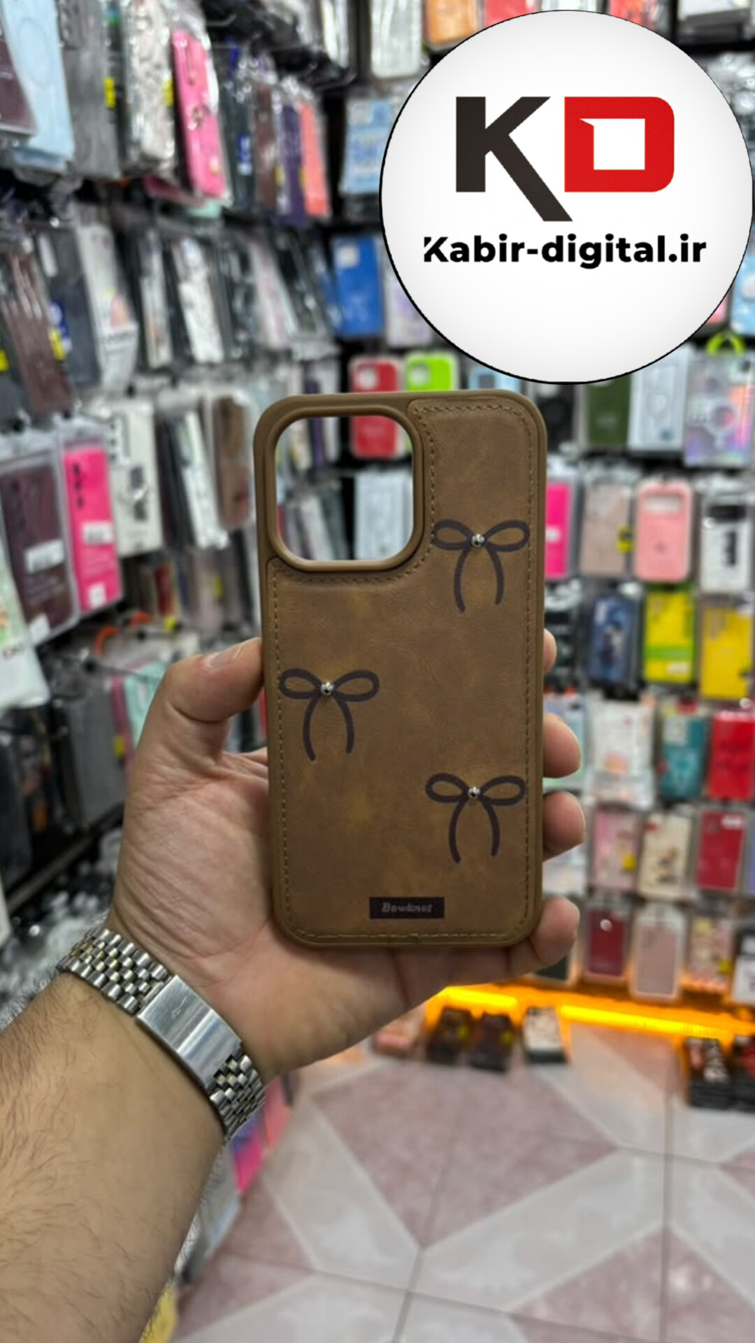 قاب گوشی iPhone 15 pro max آیفون اورجینال یونیک کیس چرمی دوخت طرح پاپیون داخل پارچه